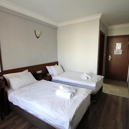 Lyon Hotel อิสตันบูล ภายนอก รูปภาพ
