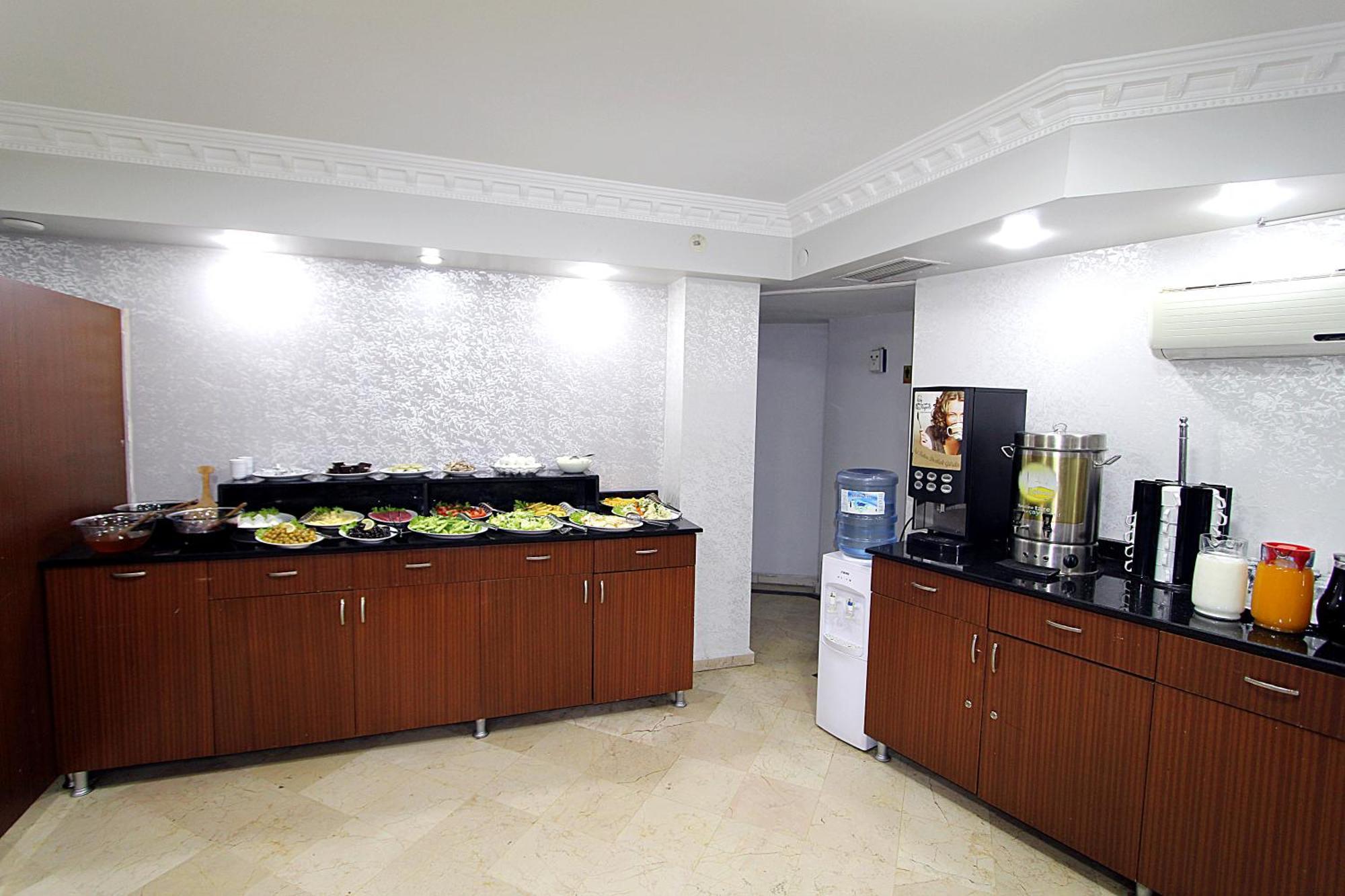Lyon Hotel อิสตันบูล ภายนอก รูปภาพ