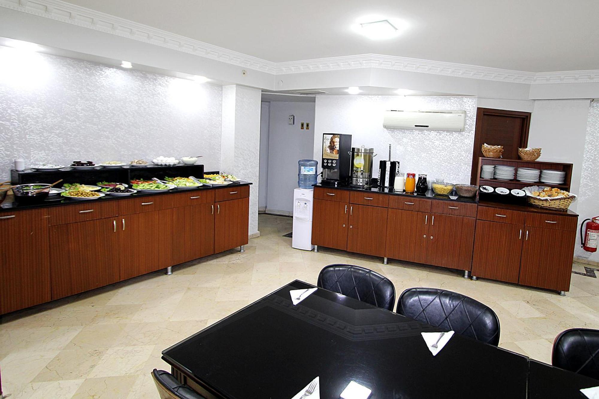 Lyon Hotel อิสตันบูล ภายนอก รูปภาพ