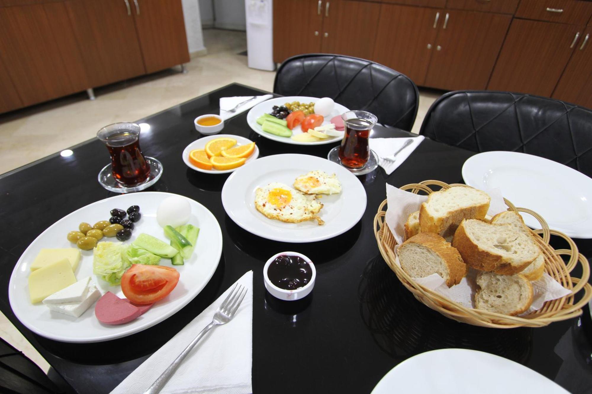 Lyon Hotel อิสตันบูล ภายนอก รูปภาพ