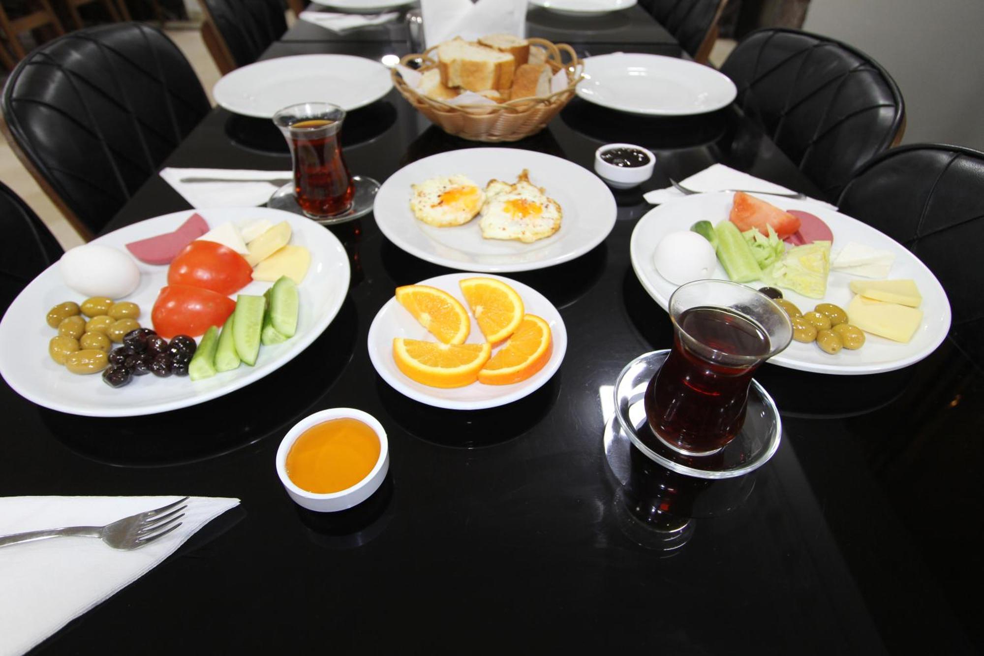 Lyon Hotel อิสตันบูล ภายนอก รูปภาพ