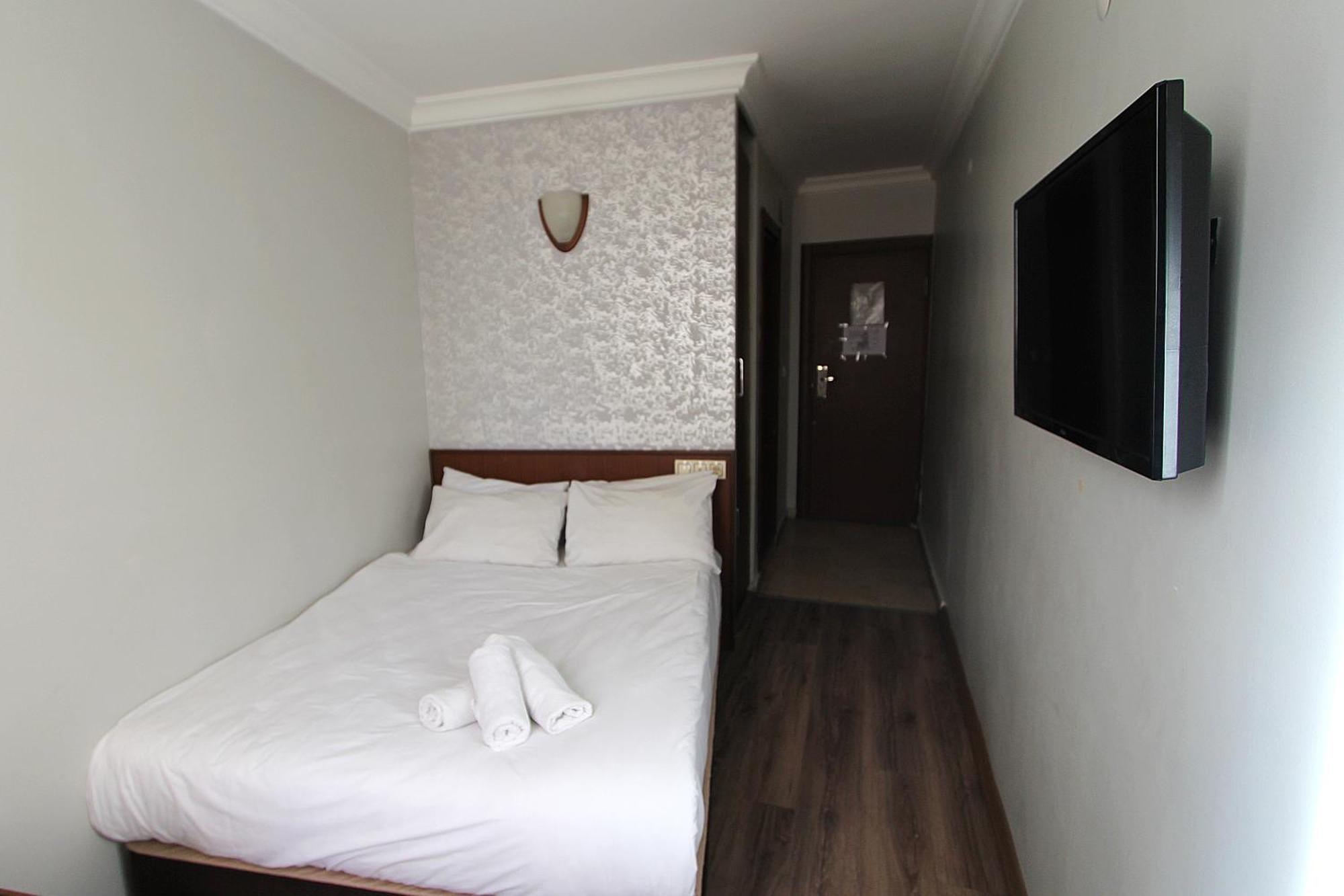 Lyon Hotel อิสตันบูล ภายนอก รูปภาพ