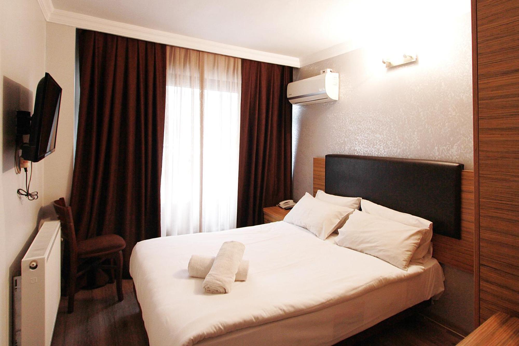Lyon Hotel อิสตันบูล ภายนอก รูปภาพ