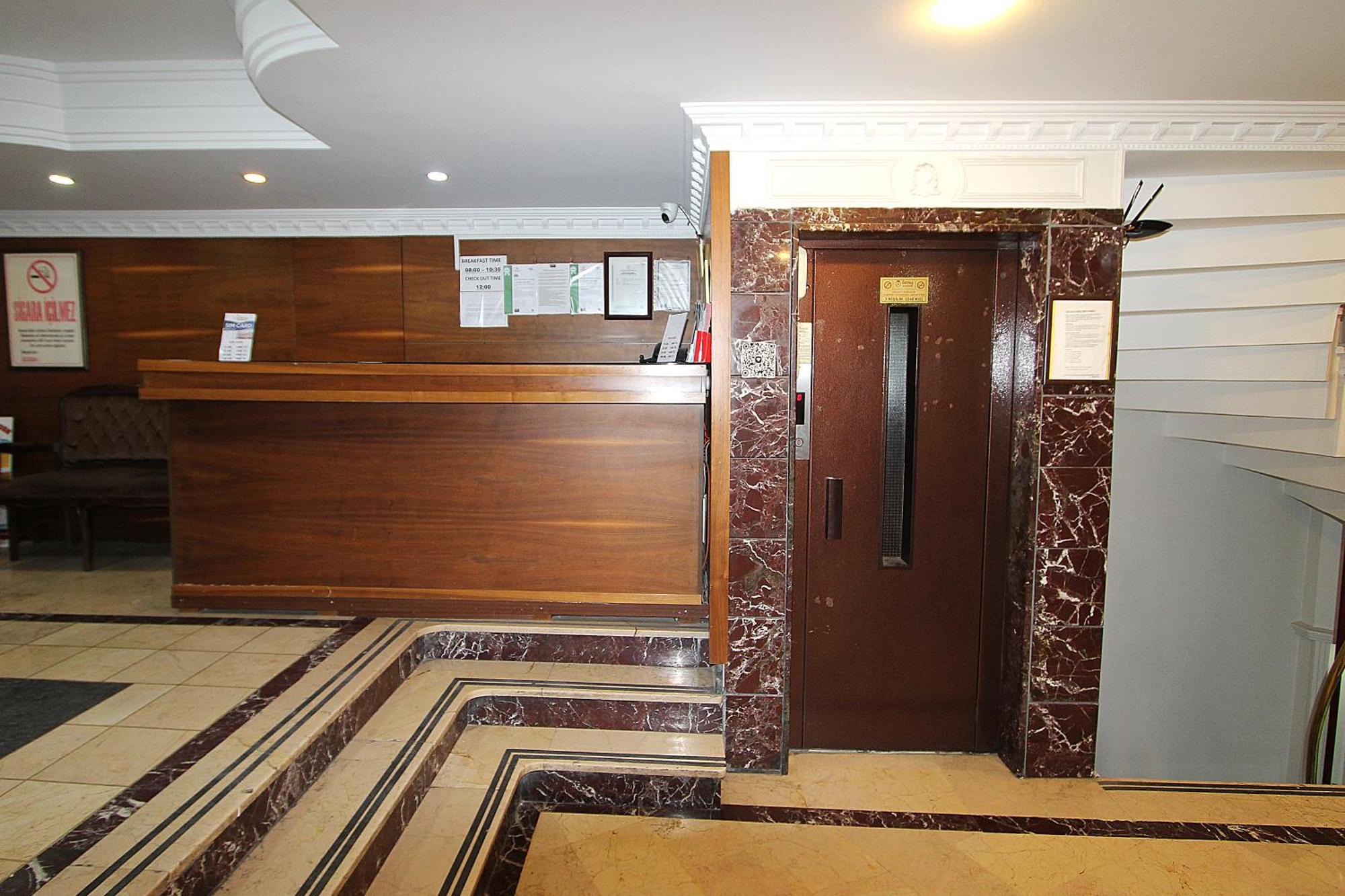 Lyon Hotel อิสตันบูล ภายนอก รูปภาพ
