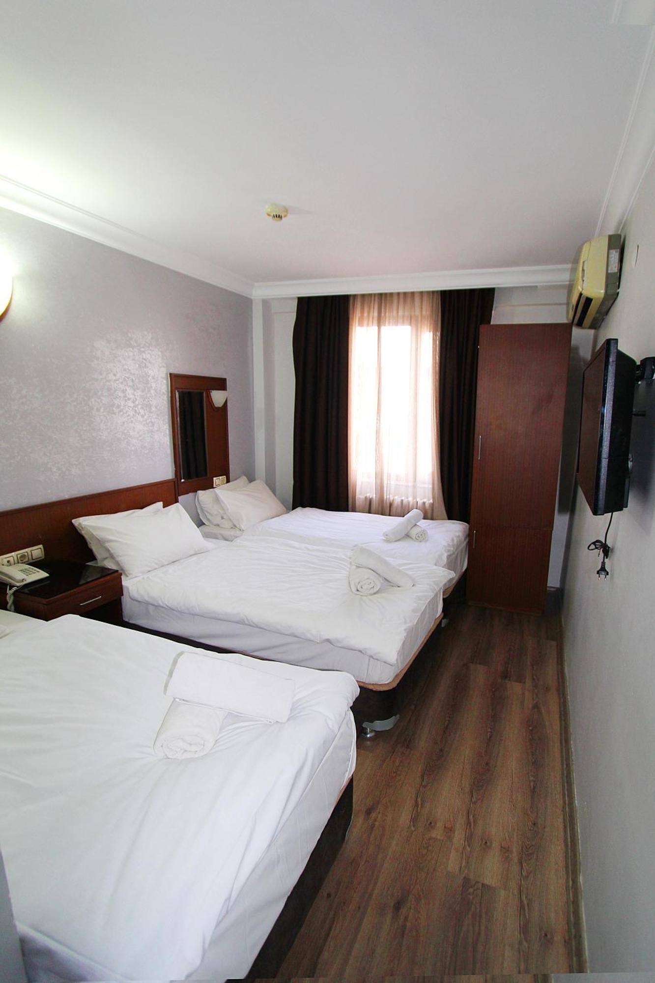 Lyon Hotel อิสตันบูล ภายนอก รูปภาพ