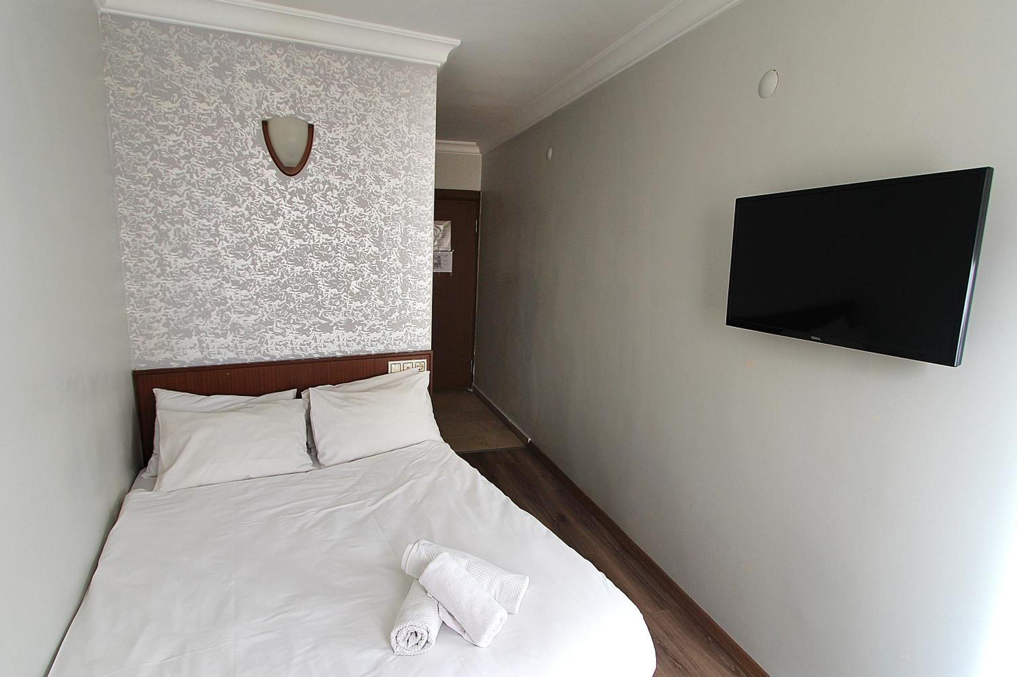 Lyon Hotel อิสตันบูล ภายนอก รูปภาพ