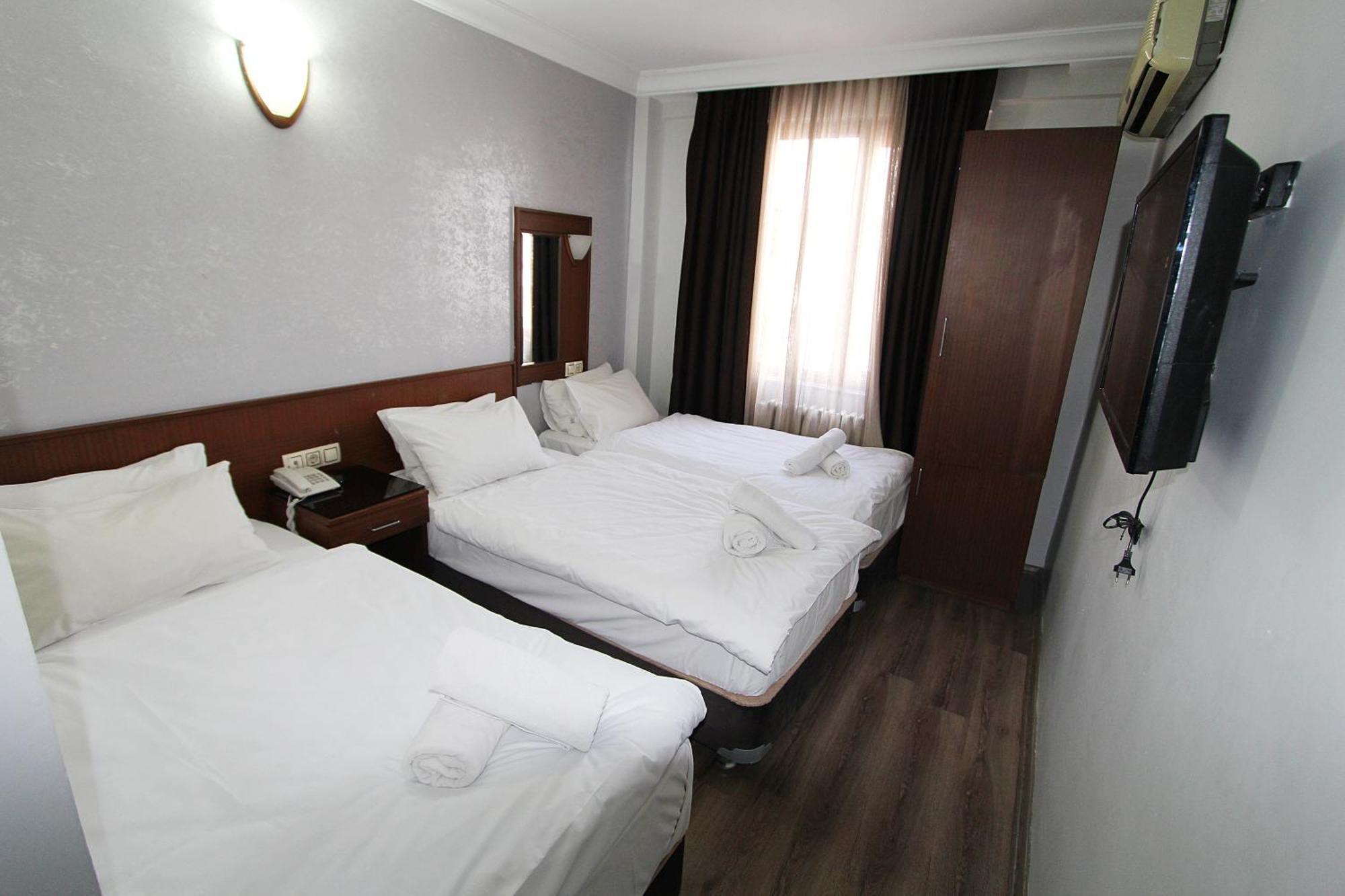 Lyon Hotel อิสตันบูล ภายนอก รูปภาพ
