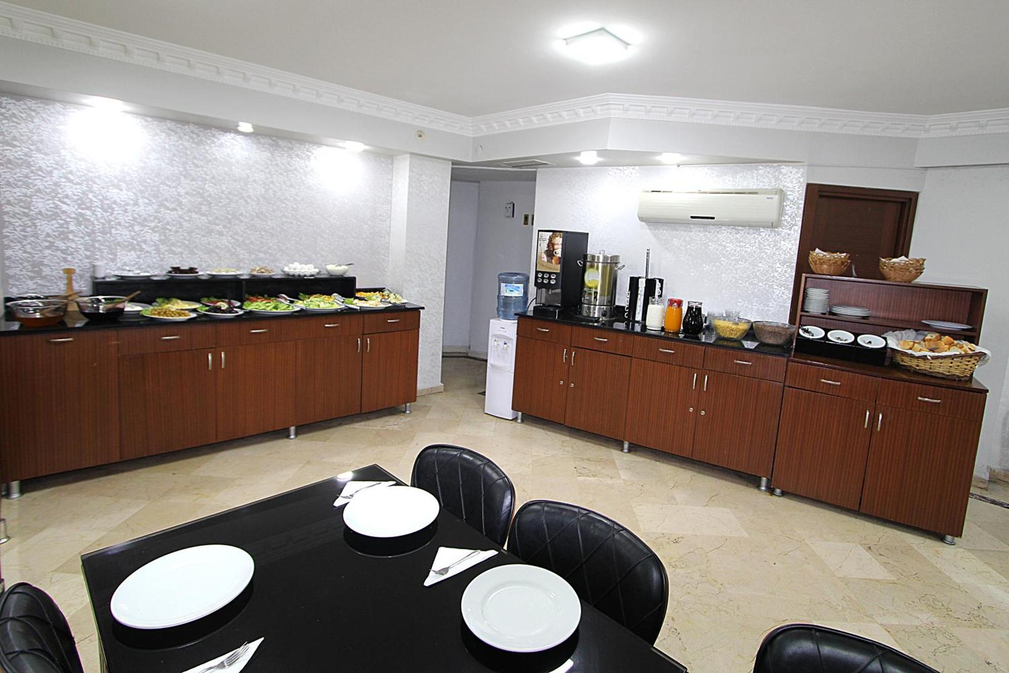 Lyon Hotel อิสตันบูล ภายนอก รูปภาพ
