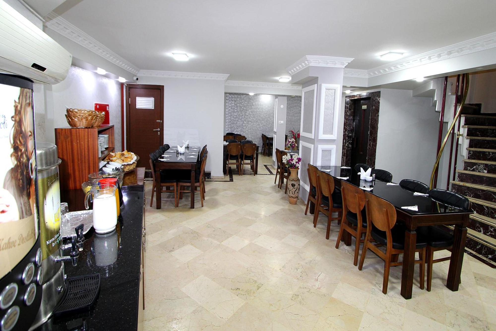 Lyon Hotel อิสตันบูล ภายนอก รูปภาพ