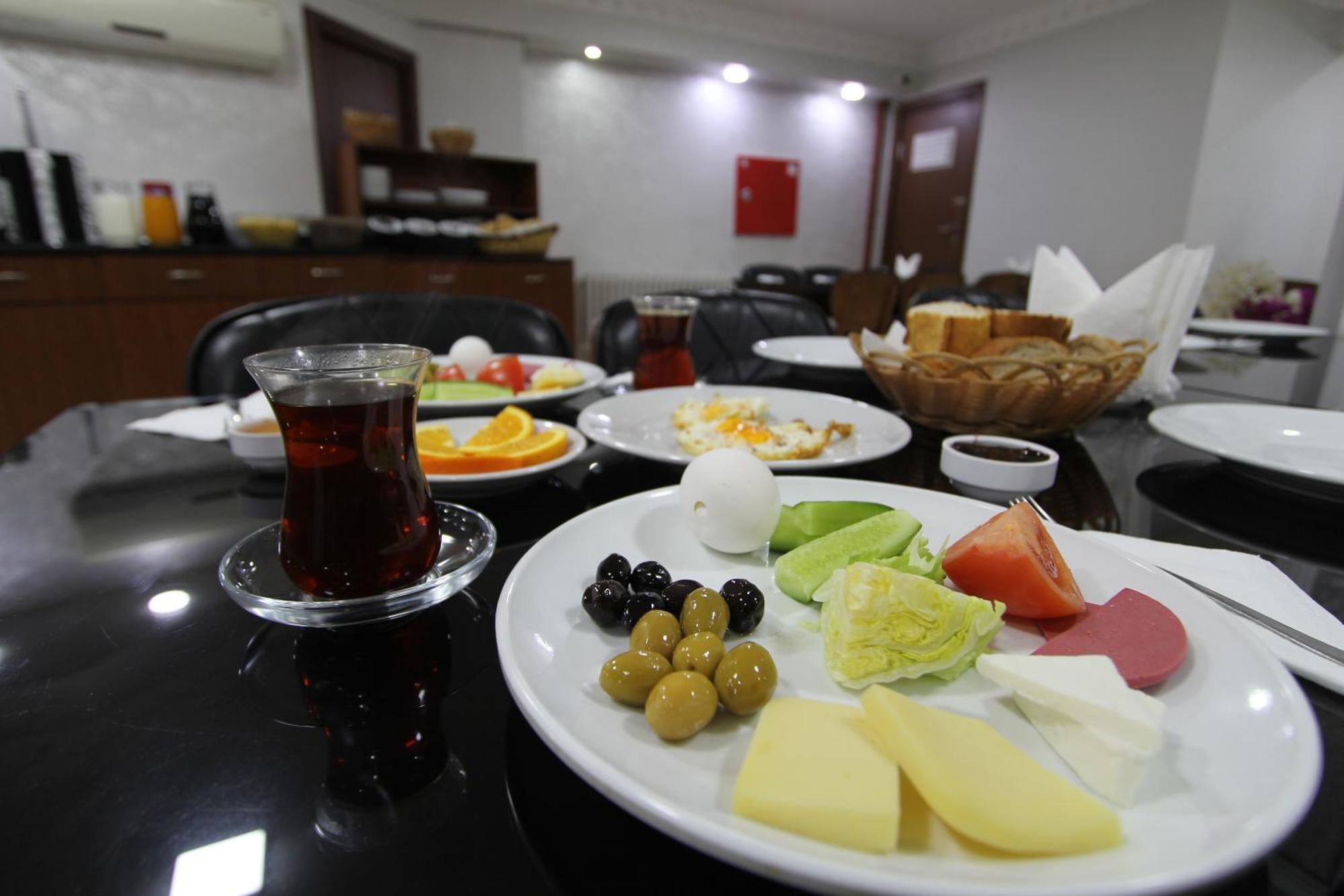 Lyon Hotel อิสตันบูล ภายนอก รูปภาพ